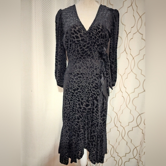 NWT Calvin Klein Black Velvet Leopard Print Wrap Dress – Women’s Size 2 - Picture 4 of 4